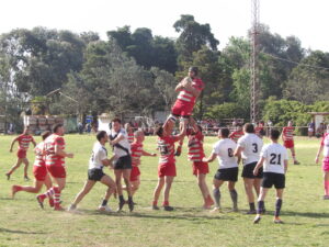 102_8376-300x225 Son Kamikazes y finalistas: superaron nuevamente a Remo y van por el título