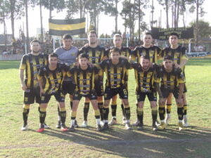 102_8386-300x225 Tuvo situaciones y emociones, pero le faltaron goles: paridad entre el "Rojo" y la "Academia"