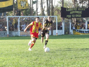 102_8392-300x225 Tuvo situaciones y emociones, pero le faltaron goles: paridad entre el "Rojo" y la "Academia"