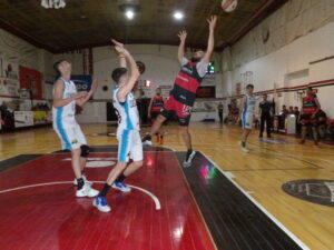 102_8508-300x225 Argentino impuso su jerarquía y venció a Círculo Italiano en el cierre de la fecha 10