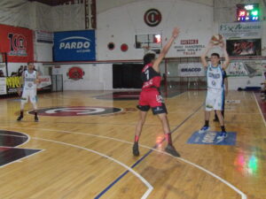 102_8520-300x225 Argentino impuso su jerarquía y venció a Círculo Italiano en el cierre de la fecha 10