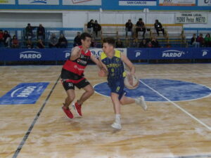 102_8537-300x225 La revancha "en dos canchas" fue para "Los Buitres": el miércoles habrá tercero en Gimnasia