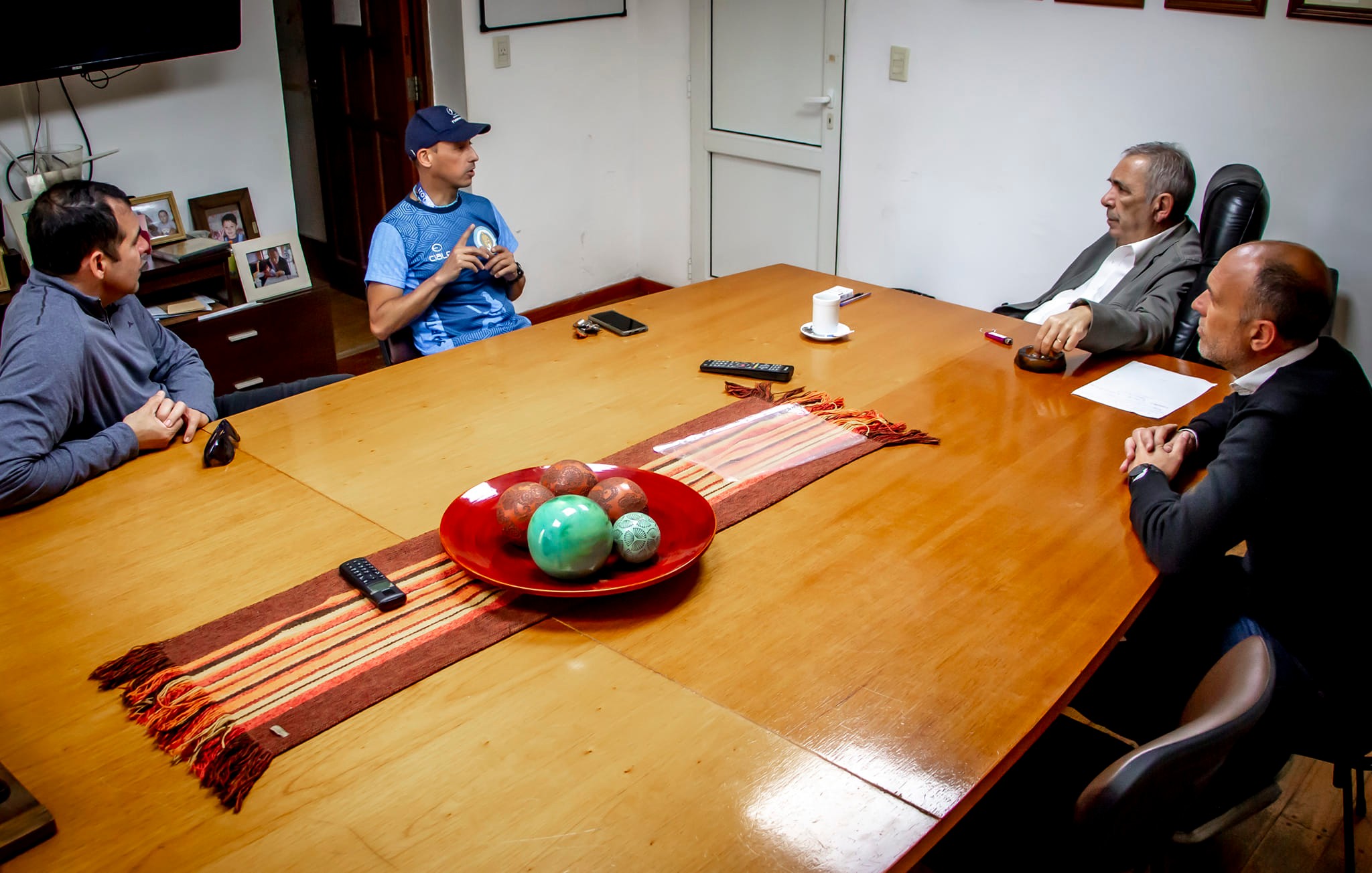 386198990_694142632743587_6840760609297727837_n Recibimiento en el municipio para el "Leónidas" colonense: Gerardo Andrés Bruno