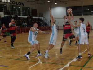 102_8637-300x225 Círculo Italiano cayó en la revacha y se despidió de la temporada; Argentino semifinalista