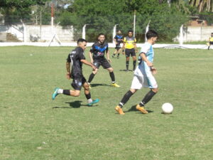 102_8716-300x225 "Los Tigres" rugieron fuerte y vencieron a Barracas; el líder Porteño igualó con 9 de Julio