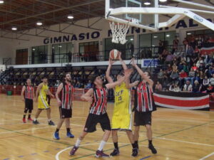 102_8806-300x225 En suplementario, Comunicaciones le volvió a ganar a Sportivo Rojas y es finalista