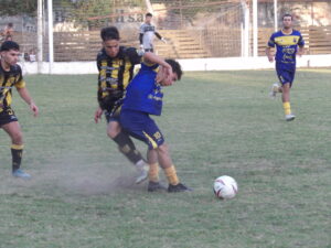 102_8849-300x225 Gran reacción de Racing para vencer a El Fortín y ser el primer finalista del Torneo Local