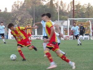 102_8909-300x225 Zona 15: triunfo ante Argentino de Rojas y punta para Barracas; Racing empató en Pergamino