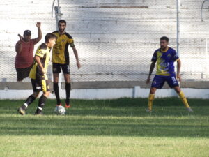 102_8988-300x225 A El Fortín se le escapó en el descuento y perdió Porteño: se la juegan en la última fecha