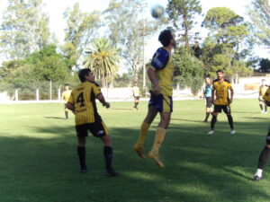 102_8989-300x225 A El Fortín se le escapó en el descuento y perdió Porteño: se la juegan en la última fecha