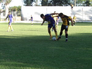 102_8990-300x225 A El Fortín se le escapó en el descuento y perdió Porteño: se la juegan en la última fecha
