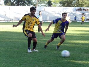 102_8999-300x225 A El Fortín se le escapó en el descuento y perdió Porteño: se la juegan en la última fecha