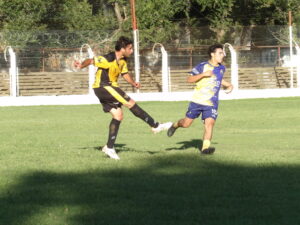 102_9002-300x225 A El Fortín se le escapó en el descuento y perdió Porteño: se la juegan en la última fecha