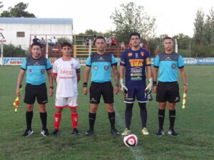 102_9072-300x225 Barracas revirtió la historia y volvió a ganarle a Huracán de Chivilcoy: a Octavos de Final