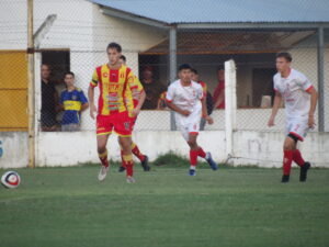 102_9075-300x225 Barracas revirtió la historia y volvió a ganarle a Huracán de Chivilcoy: a Octavos de Final
