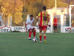 102_9080-300x225 Barracas revirtió la historia y volvió a ganarle a Huracán de Chivilcoy: a Octavos de Final