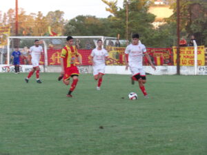 102_9089-300x225 Barracas revirtió la historia y volvió a ganarle a Huracán de Chivilcoy: a Octavos de Final