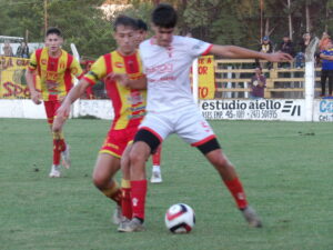 102_9092-300x225 Barracas revirtió la historia y volvió a ganarle a Huracán de Chivilcoy: a Octavos de Final