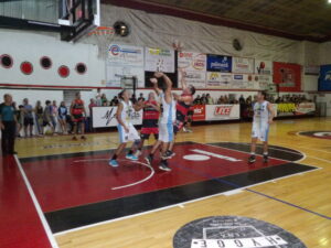 102_9096-300x225 El Derby colonense que abrió la temporada oficial de Segunda fue para Alianza