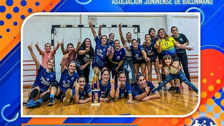 Cobras y campeonas: en la Villa Deportiva festejó el equipo femenino de El Fortín