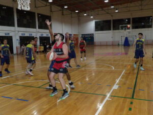 102_9196-300x225 "Los Buitres" fueron más que el "Lobo" y lograron su segundo triunfo