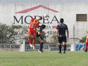 102_9287-300x225 Barracas sigue invicto y dio un gran paso como local ante Independencia