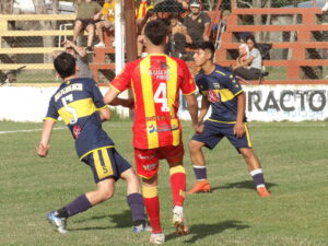 102_9291-300x225 Barracas sigue invicto y dio un gran paso como local ante Independencia