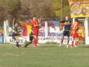 102_9292-300x225 Barracas sigue invicto y dio un gran paso como local ante Independencia