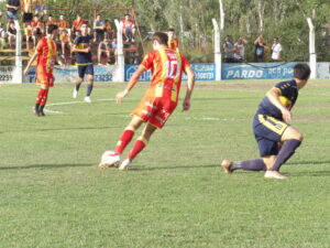 102_9300-300x225 Barracas sigue invicto y dio un gran paso como local ante Independencia