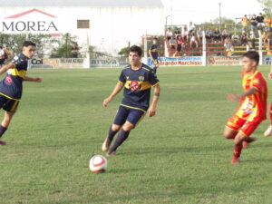 102_9309-300x225 Barracas sigue invicto y dio un gran paso como local ante Independencia
