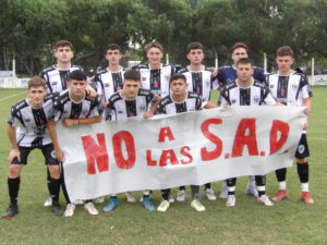 102_9456-300x225 Racing goleó a CUSA y logró su primer triunfo; Barracas empató frente a Leones