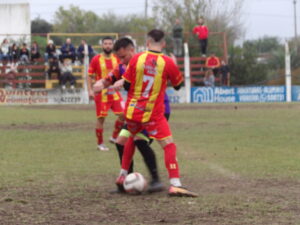 102_9499-300x225 Barracas goleó y logró su primer triunfo: derrotas de Porteño y 9 de Julio