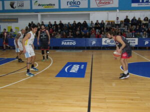 102_9605-300x225 Derby teñido de amarillo y celeste: Alianza mostró superioridad y venció a Círculo Italiano