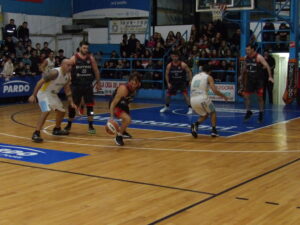 102_9608-300x225 Derby teñido de amarillo y celeste: Alianza mostró superioridad y venció a Círculo Italiano