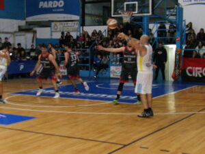 102_9609-300x225 Derby teñido de amarillo y celeste: Alianza mostró superioridad y venció a Círculo Italiano