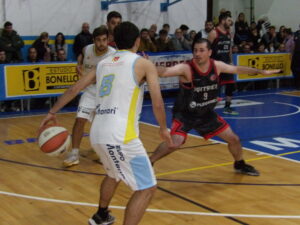 102_9624-300x225 Derby teñido de amarillo y celeste: Alianza mostró superioridad y venció a Círculo Italiano