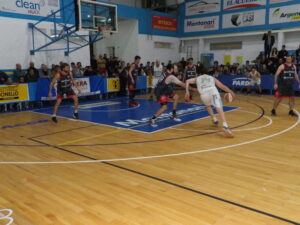 102_9627-300x225 Derby teñido de amarillo y celeste: Alianza mostró superioridad y venció a Círculo Italiano