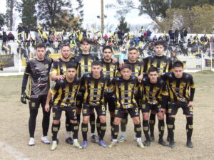 102_9700-300x225 Barracas vapuleó a Racing y festejó en el clásico: 5 a 0 en la Plaza Mitre