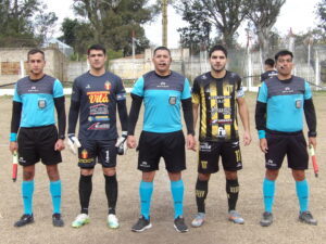 102_9703-300x225 Barracas vapuleó a Racing y festejó en el clásico: 5 a 0 en la Plaza Mitre