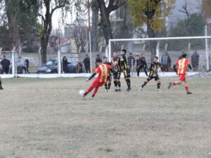 102_9715-300x225 Barracas vapuleó a Racing y festejó en el clásico: 5 a 0 en la Plaza Mitre