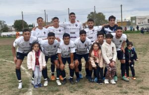 ec33aa43-b3c1-4ae7-938e-dd25a1fec1a7-e1714603814477-300x191 Racing goleó a CUSA y logró su primer triunfo; Barracas empató frente a Leones