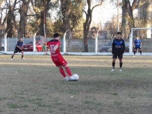 102_9845-300x225 Gran victoria de 9 de Julio ante Carabelas para abrochar la clasificación