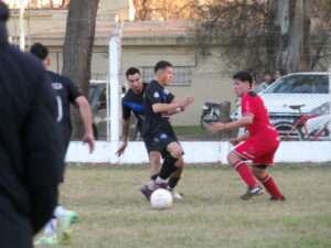 102_9851-300x225 Gran victoria de 9 de Julio ante Carabelas para abrochar la clasificación