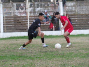 102_9857-300x225 Gran victoria de 9 de Julio ante Carabelas para abrochar la clasificación