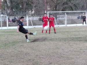 102_9862-300x225 Gran victoria de 9 de Julio ante Carabelas para abrochar la clasificación