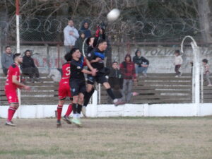 102_9865-300x225 Gran victoria de 9 de Julio ante Carabelas para abrochar la clasificación