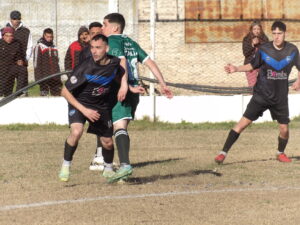 102_9996-300x225 Otro "Nuevejuliazo": con uno menos y 0-2, 9 de Julio se lo empató a Compañía