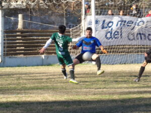 102_9997-300x225 Otro "Nuevejuliazo": con uno menos y 0-2, 9 de Julio se lo empató a Compañía