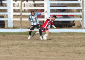 103_0010-scaled-e1719785416139-300x211 Octavos en Colón: triunfo de Racing en su vuelta al "Coloso"; Porteño empató con la "Juve"