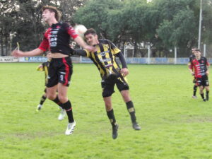 103_0023-300x225 Octavos en Colón: triunfo de Racing en su vuelta al "Coloso"; Porteño empató con la "Juve"